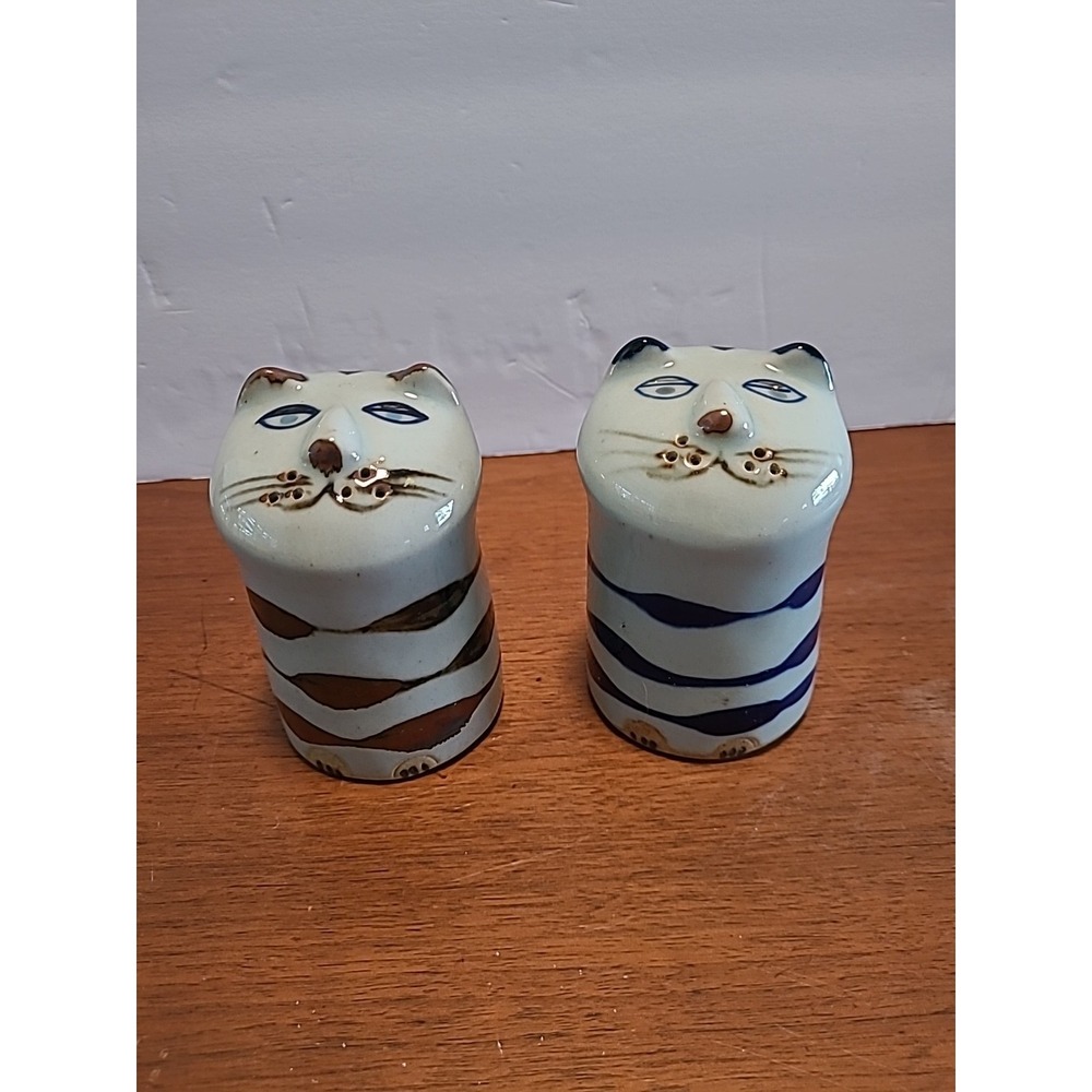 Vintage Takahashi Ceramic Cat Salt and Pepper Shakers Made in Japan